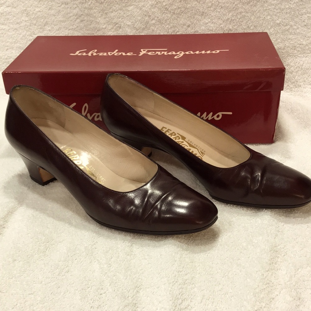 Salvatore Ferragamo Burgundy Pumps Size 6.5B